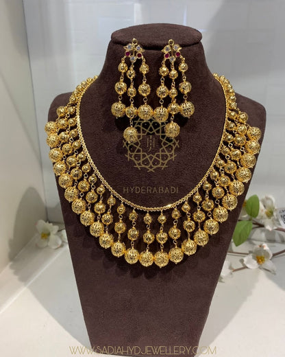 Munazza Chandan Necklace Set