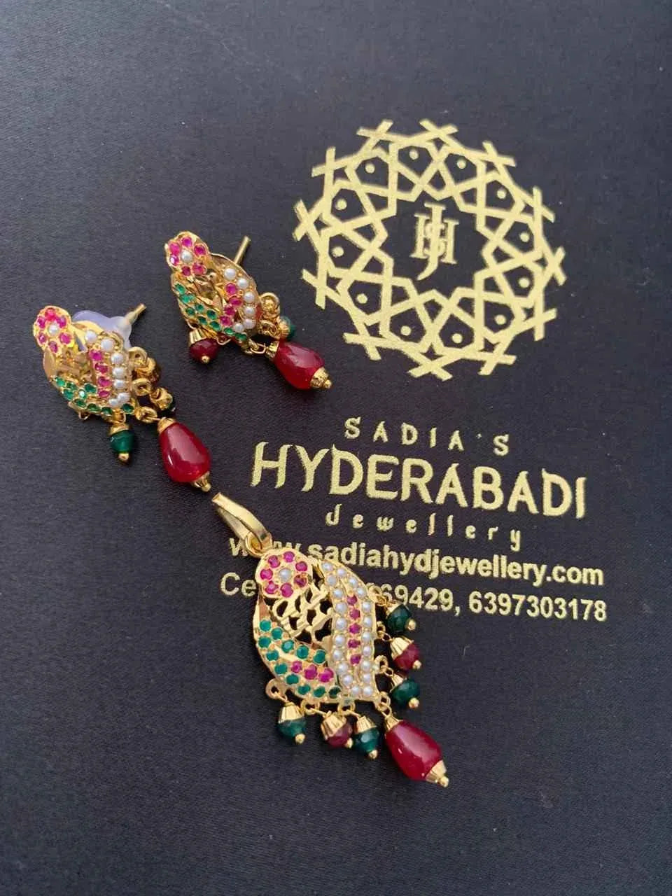 Muneeba Red Green White Pendant Set with Matching Earrings