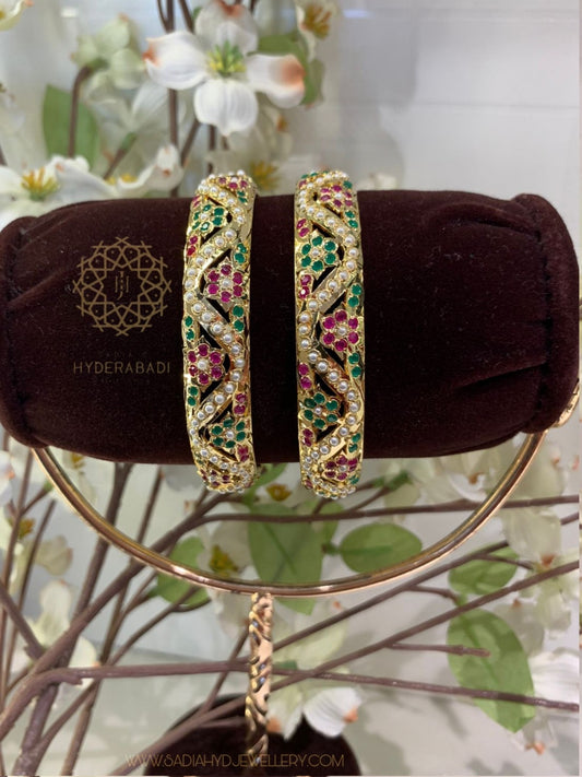 Mushfiqa Red Green Bangle