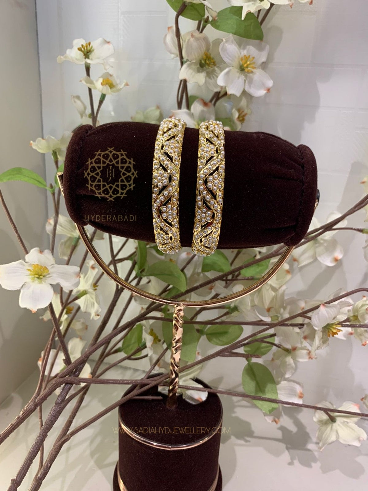 Mushfiqa White Bangle