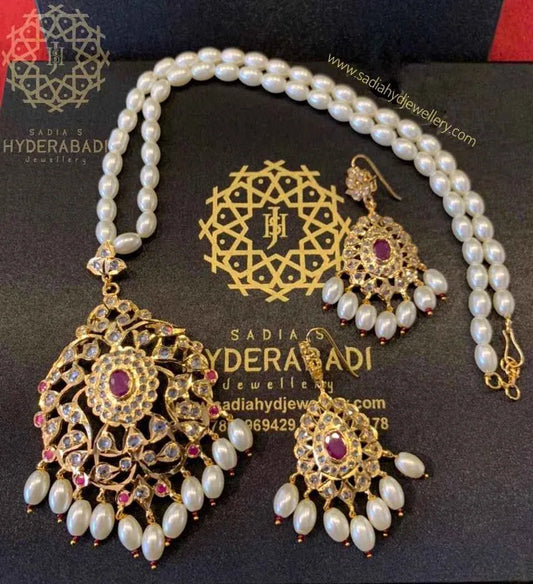 Naba Red White Pendant Set with Matching Earrings