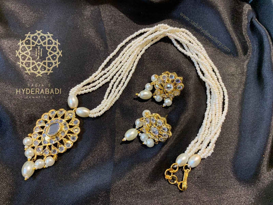 Namra White Pendant Set