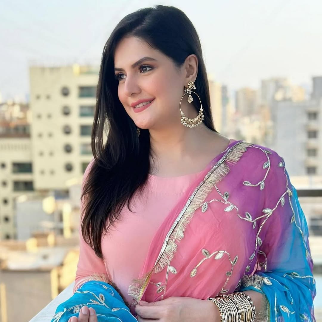 Parveen White Chandbali