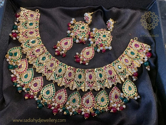 Aamina Heavy Jadau Red Green Neckalace Set