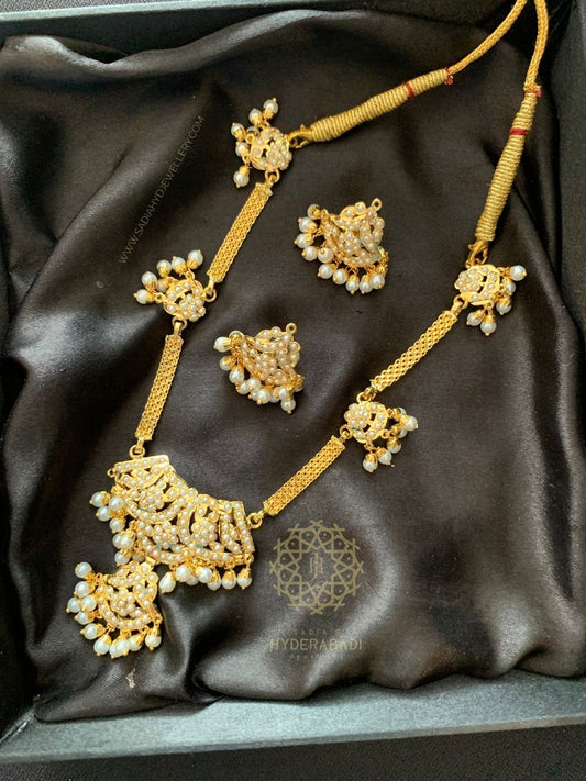 Tayyaba White Necklace Set