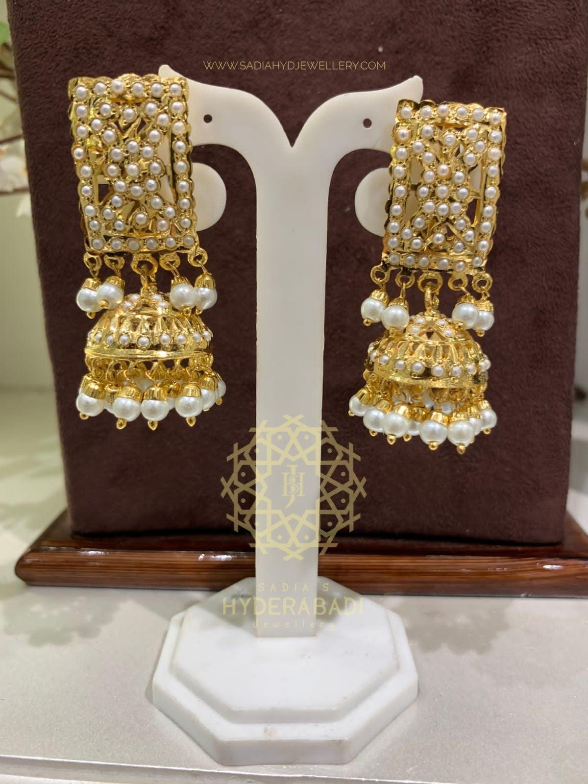 Zahira White Jhumki