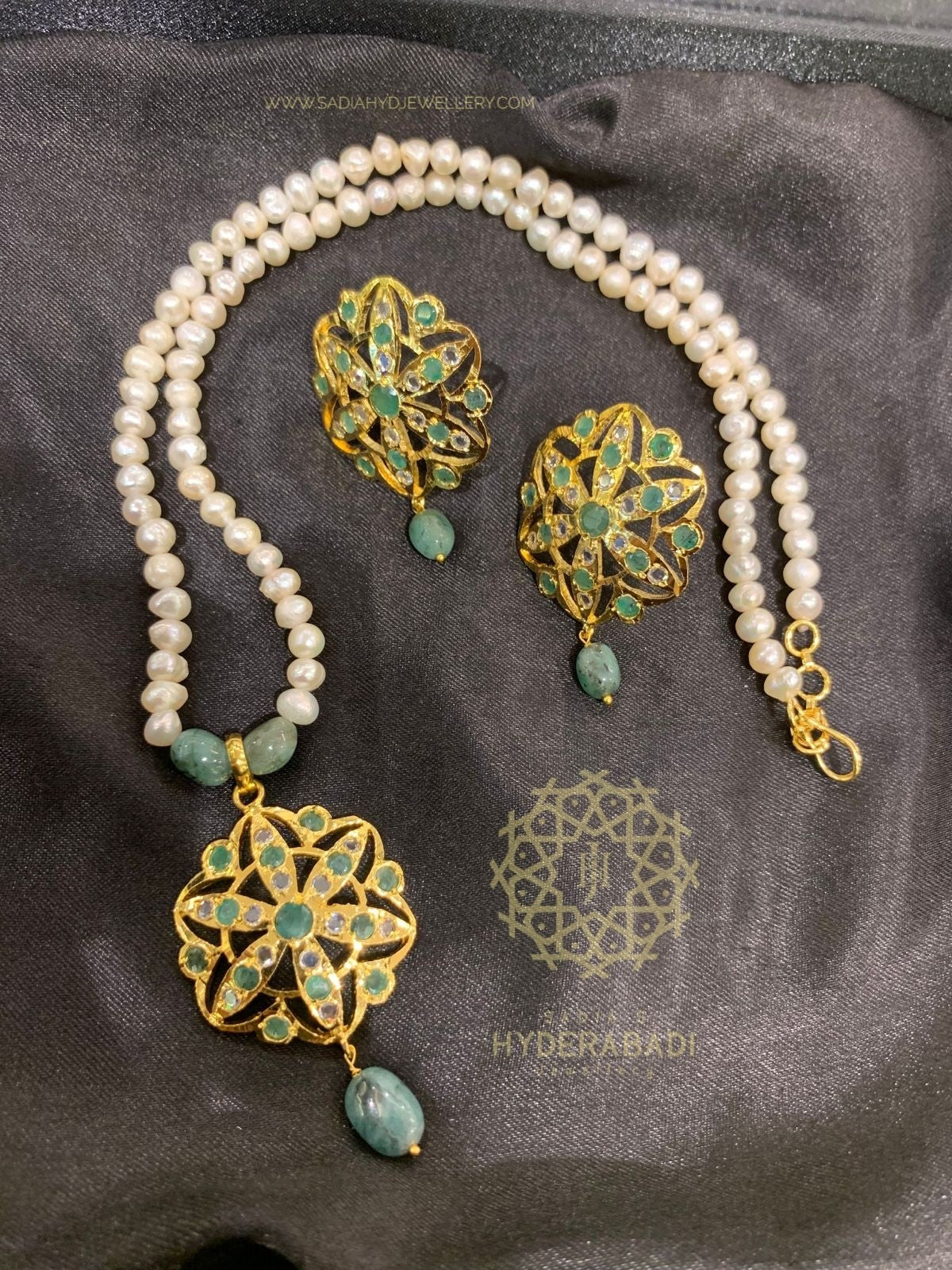 Unaiza Real Emerald Real Pearl Pendant Set