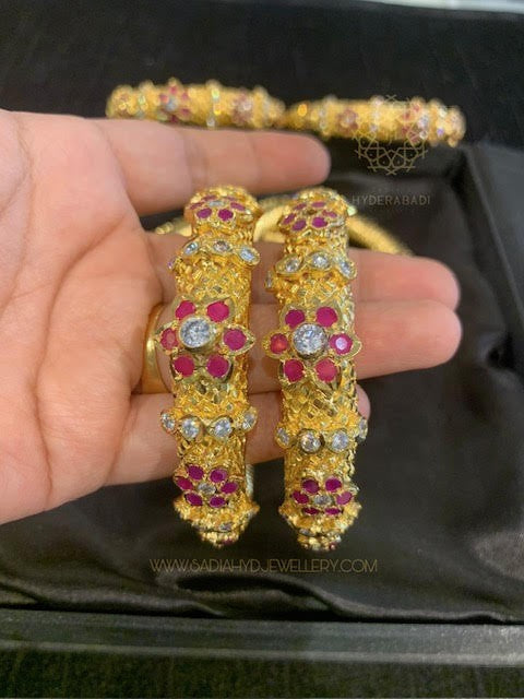 Red Khannas Bangles