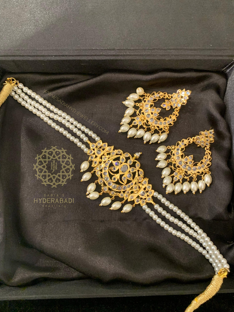 Riffat White Choker Set – Sadiahyderabadi