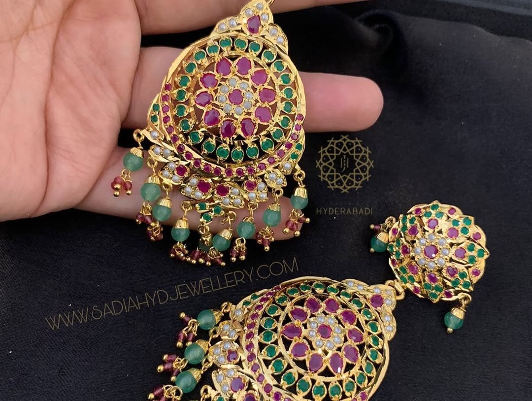 Ruhi Red Green Jadau Earring