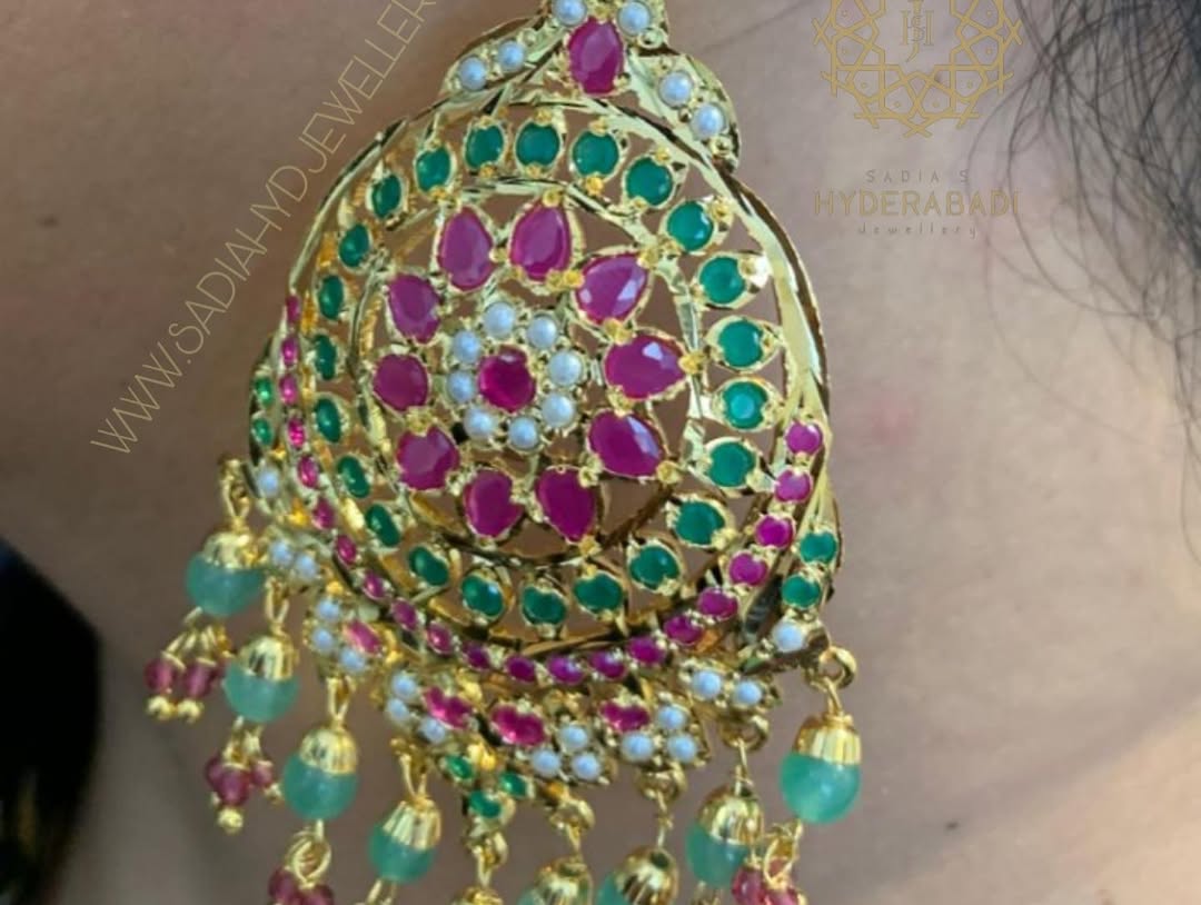 Ruhi Red Green Jadau Earring