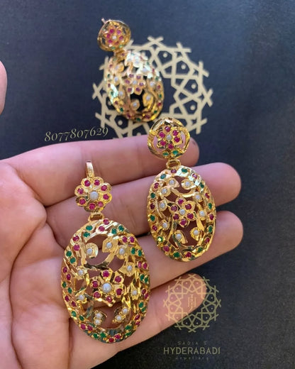 Sabiha Red Green Jadau Pendant Set
