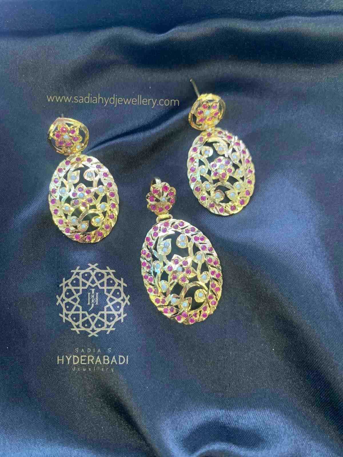 Sabiha Red Jadau Pendant Set