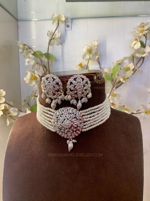 Safreen Silver Plated White Guluband Set