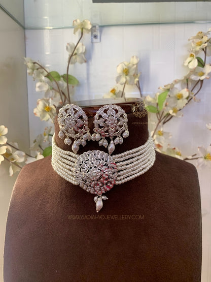 Safreen Silver Plated White Guluband Set