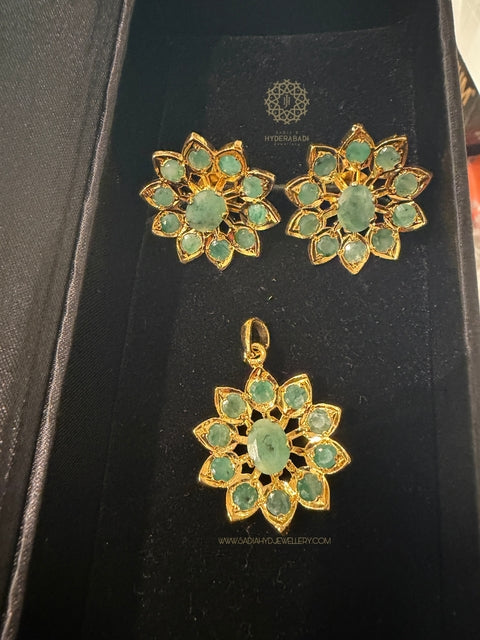 Samira Real Emerald Pendant Set