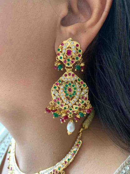 Shahana Red Green Jadau Necklace Set