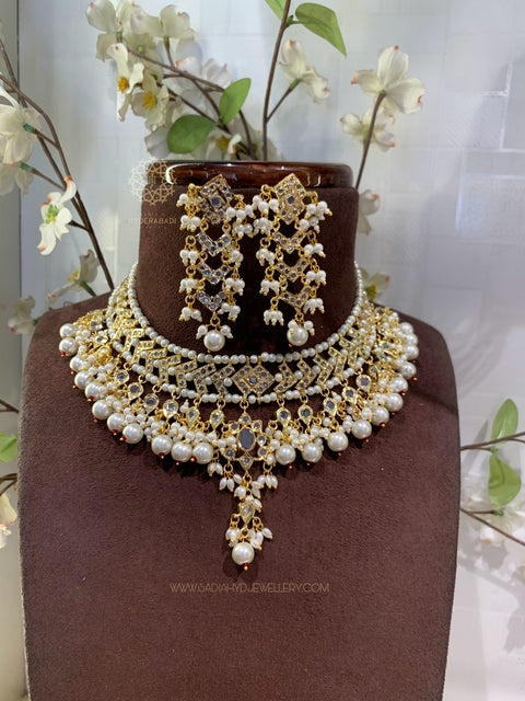 Shiza White Necklace