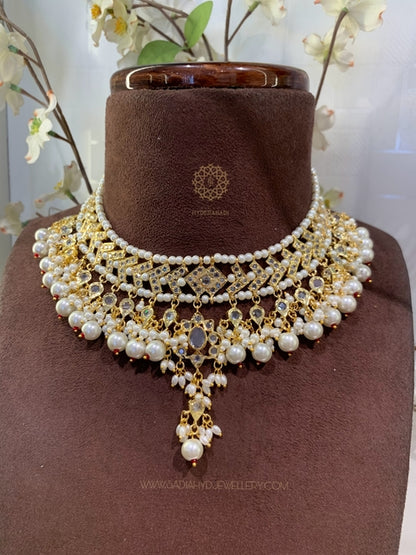 Shiza White Necklace