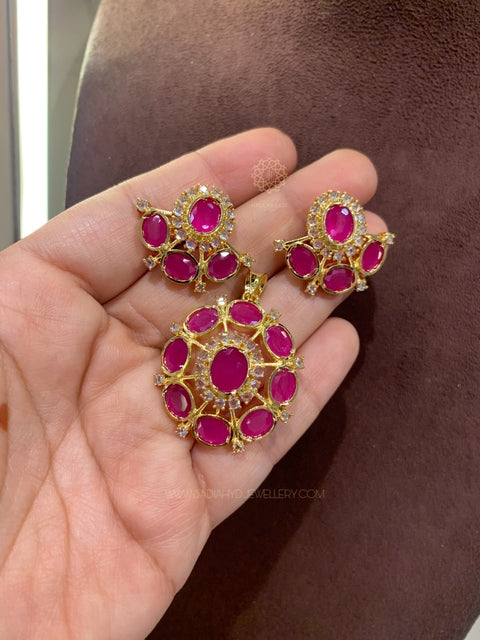 Shura Red Pendant Set