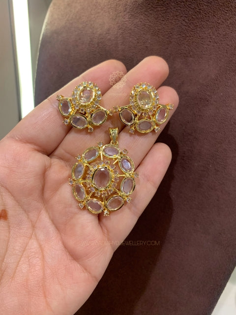 Shura White Pendant Set