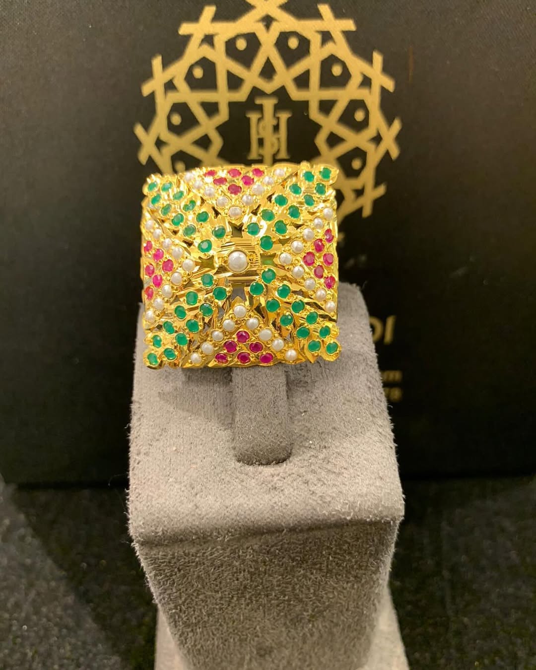 Soha Red Green Finger Ring