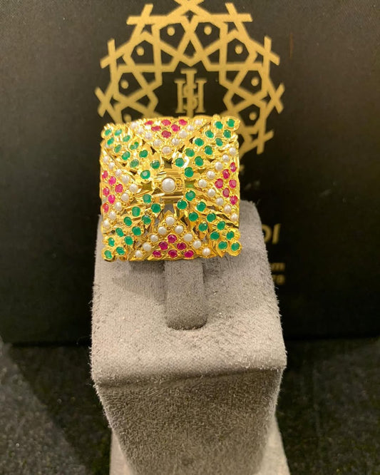 Soha Red Green Finger Ring