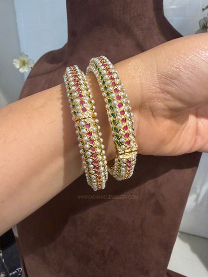Sumana Red Green Bangle