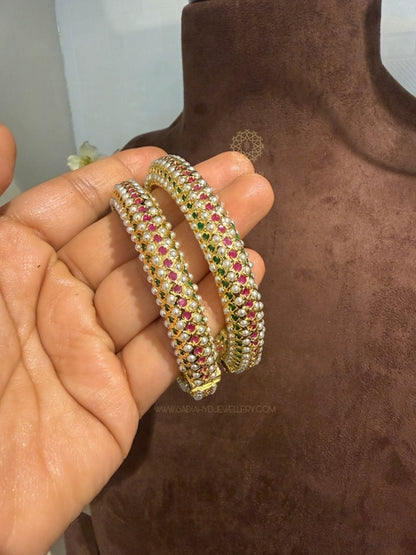 Sumana Red Green Bangle