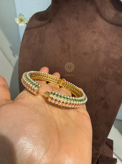 Sumana Red Green Bangle
