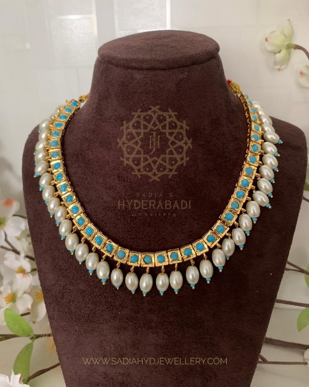 Tanzeela Firoza White Barfi Set