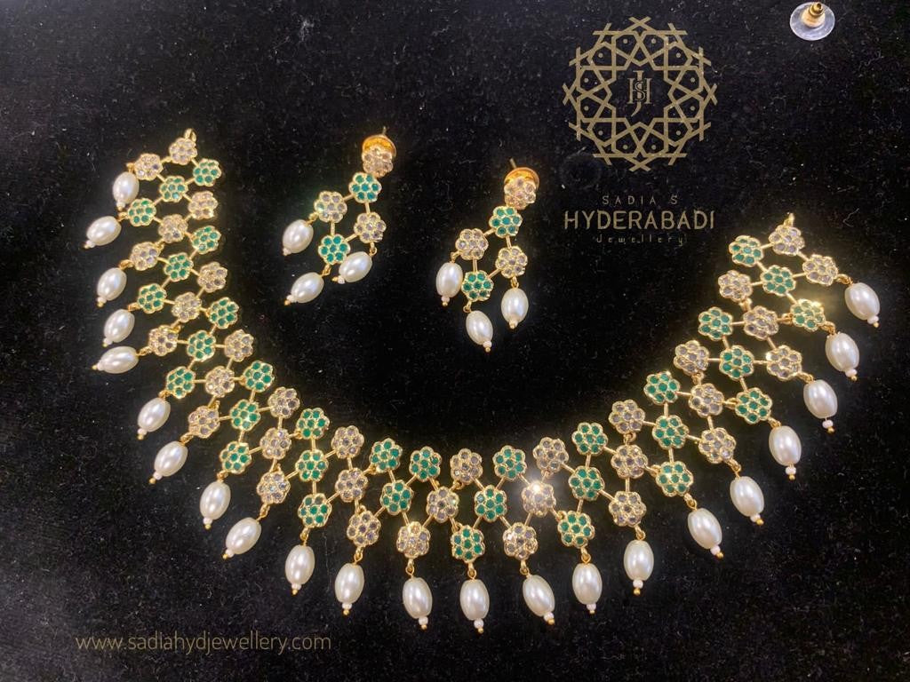 Aadila Green White Flower Necklace Set