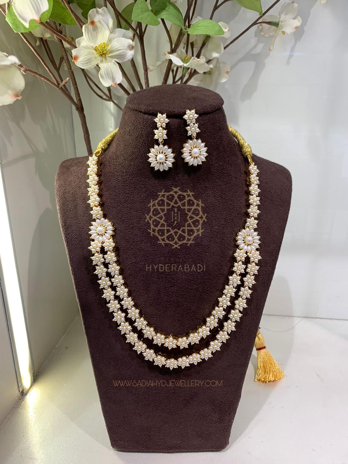 White Pearl Roshni Necklace Set