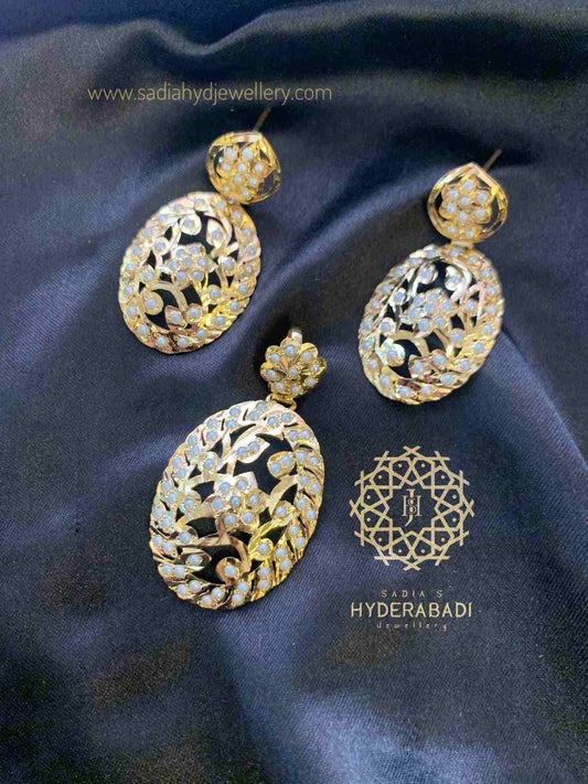 Sabiha White Jadau Pendant Set