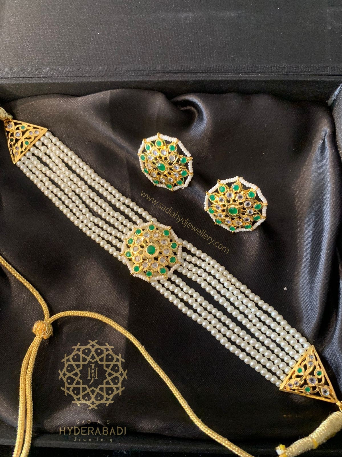 Rida Green and White Guluband with Matching Earrings