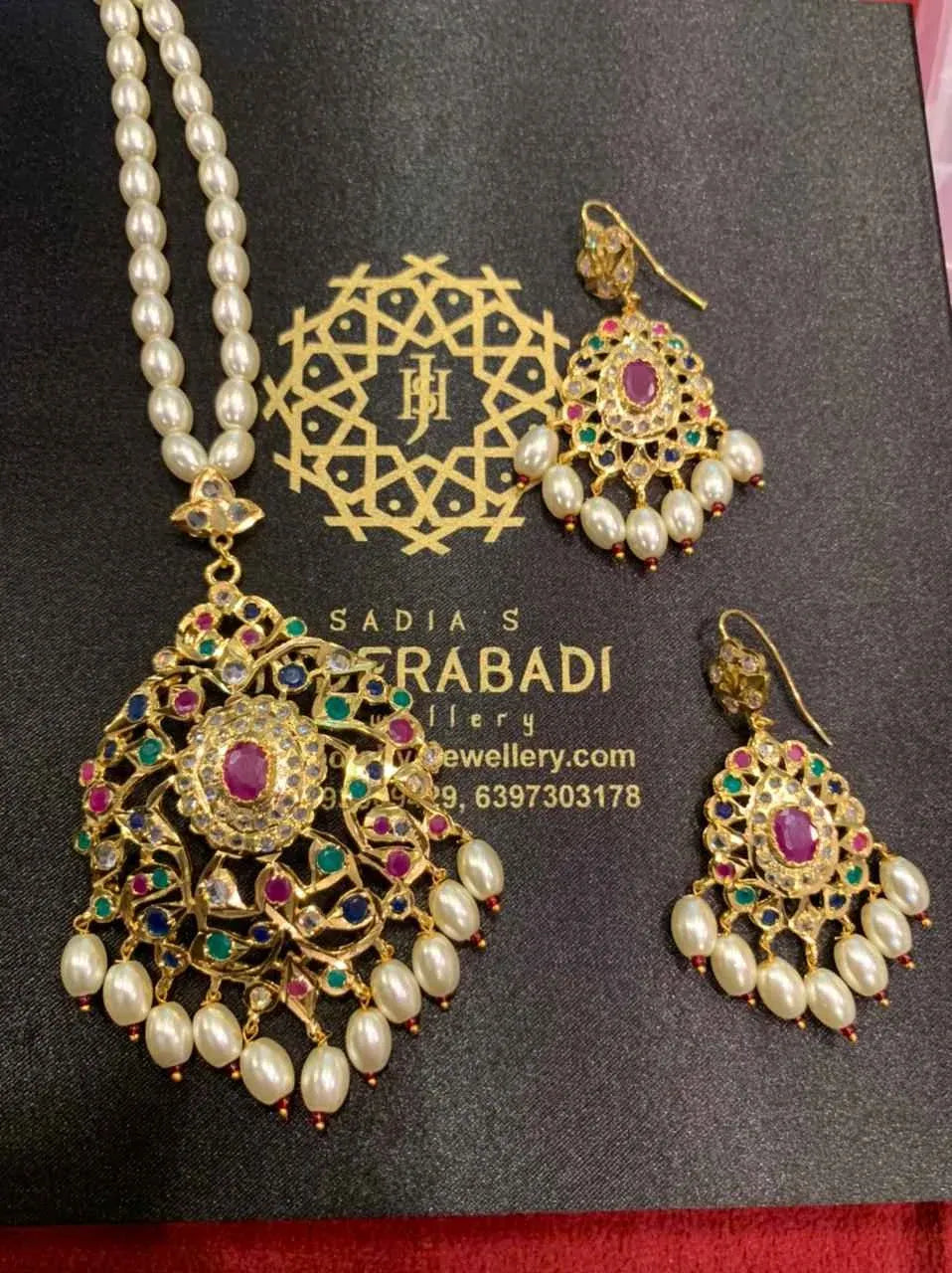 Naba Multicolored Pendant Set