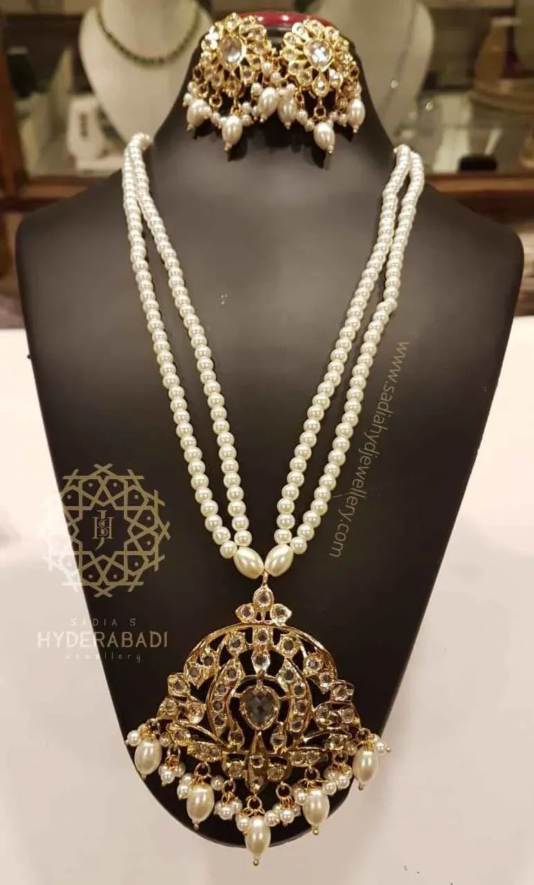 Nabila White Pendant Set with Matching Earrings