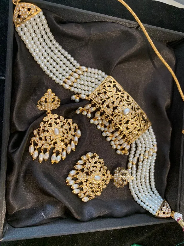 Kemp Jadau like lotus necklace with earrings – House of Jhumkas
