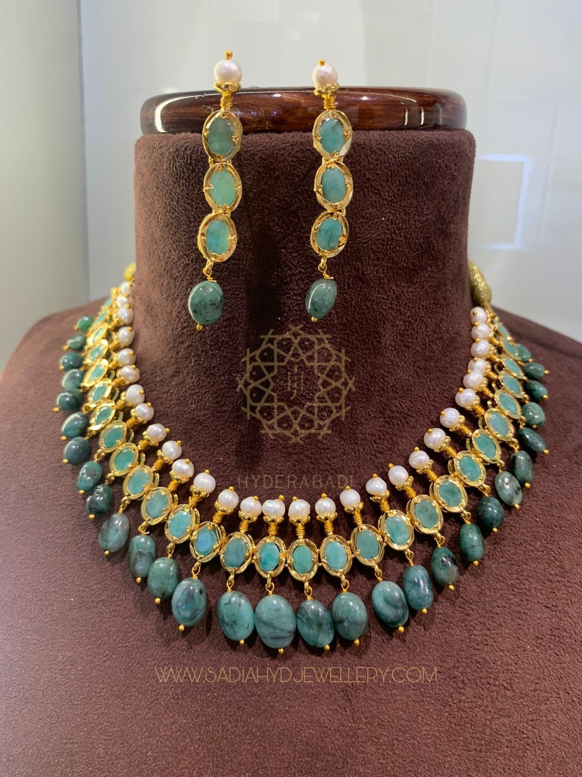 Real Emerald Arifa Necklace Set