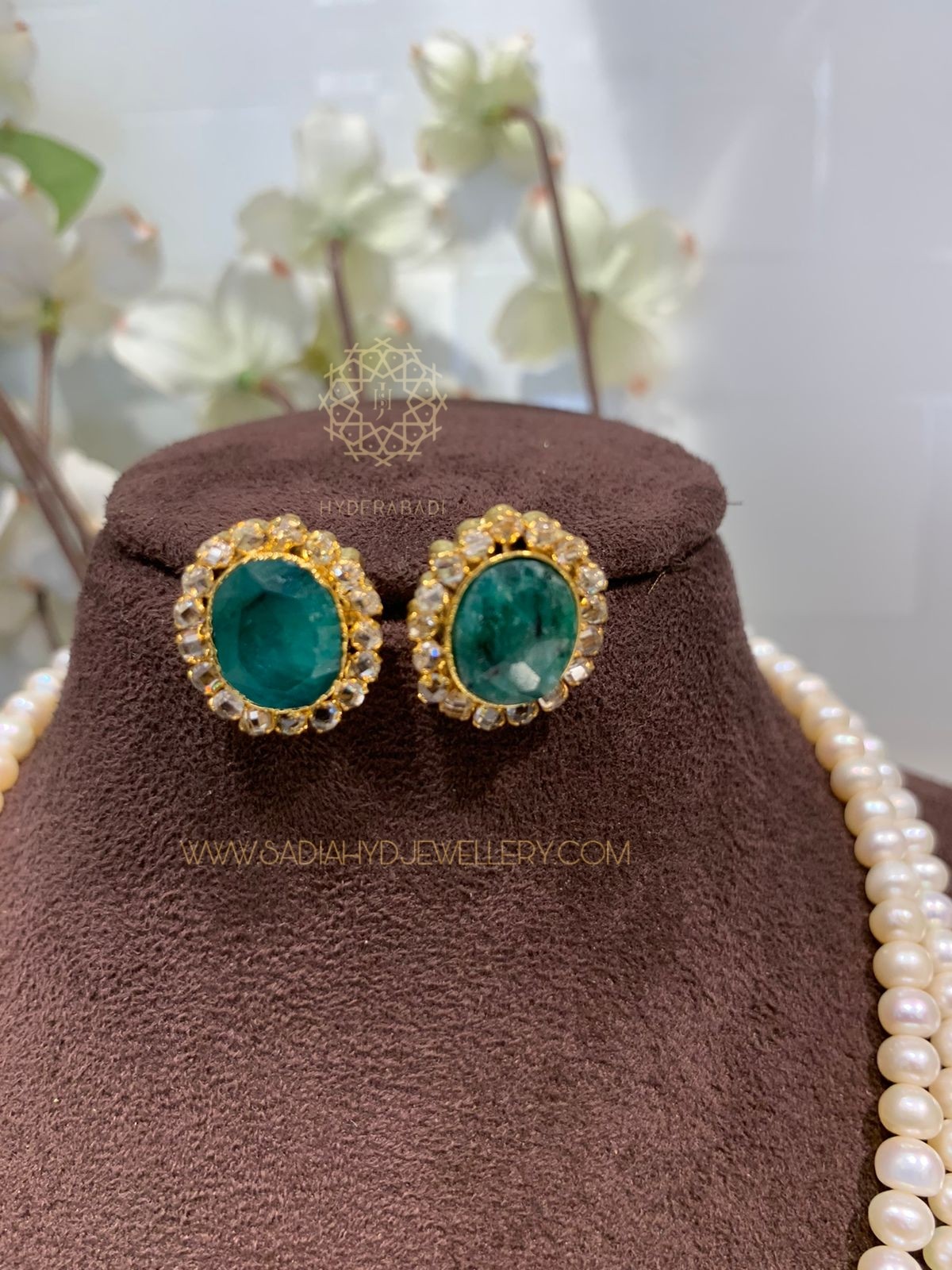 Amal Real Emerald Oval Tops